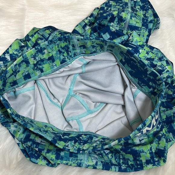 Under Armour Capri Length Athletic Leggings - Picture 8 of 8